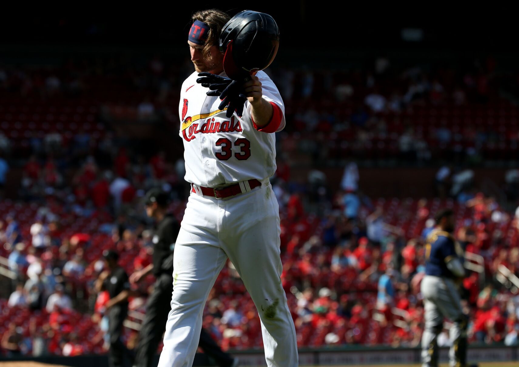 Brewers pound Cardinals 8-0 as Mikolas again gets no run support